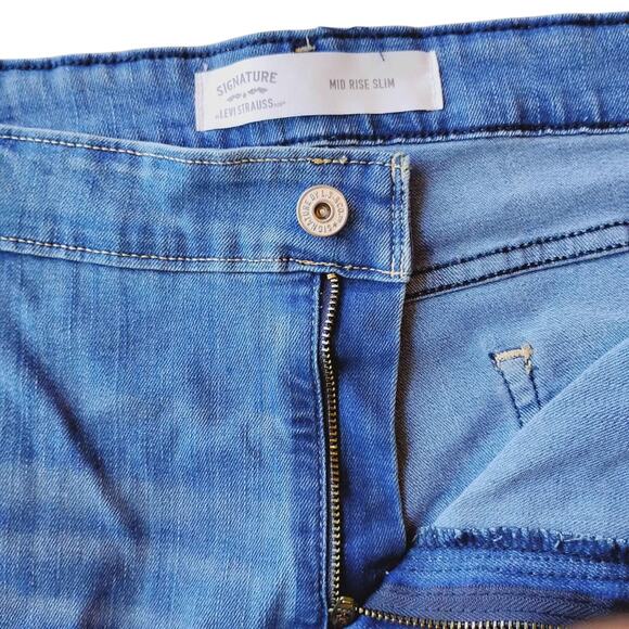 Women's 24 M Plus Size Levi Mid Rise Slim Straight Leg Jeans/Pants Medium Wash - Picture 6 of 7